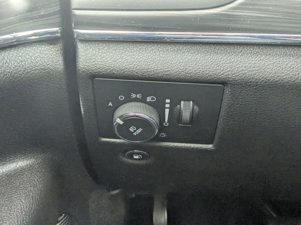 Used 2019 Jeep Grand Cherokee Limited image 19