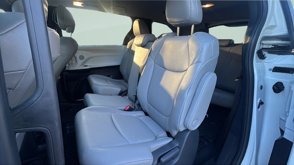 Certified 2026 Toyota Sienna XLE FWD image 11