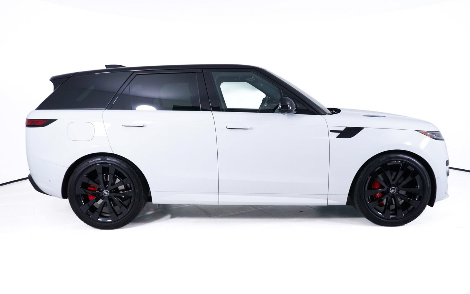 Used 2025 Land Rover Range Rover Sport Dynamic SE AWD/4WD image 8