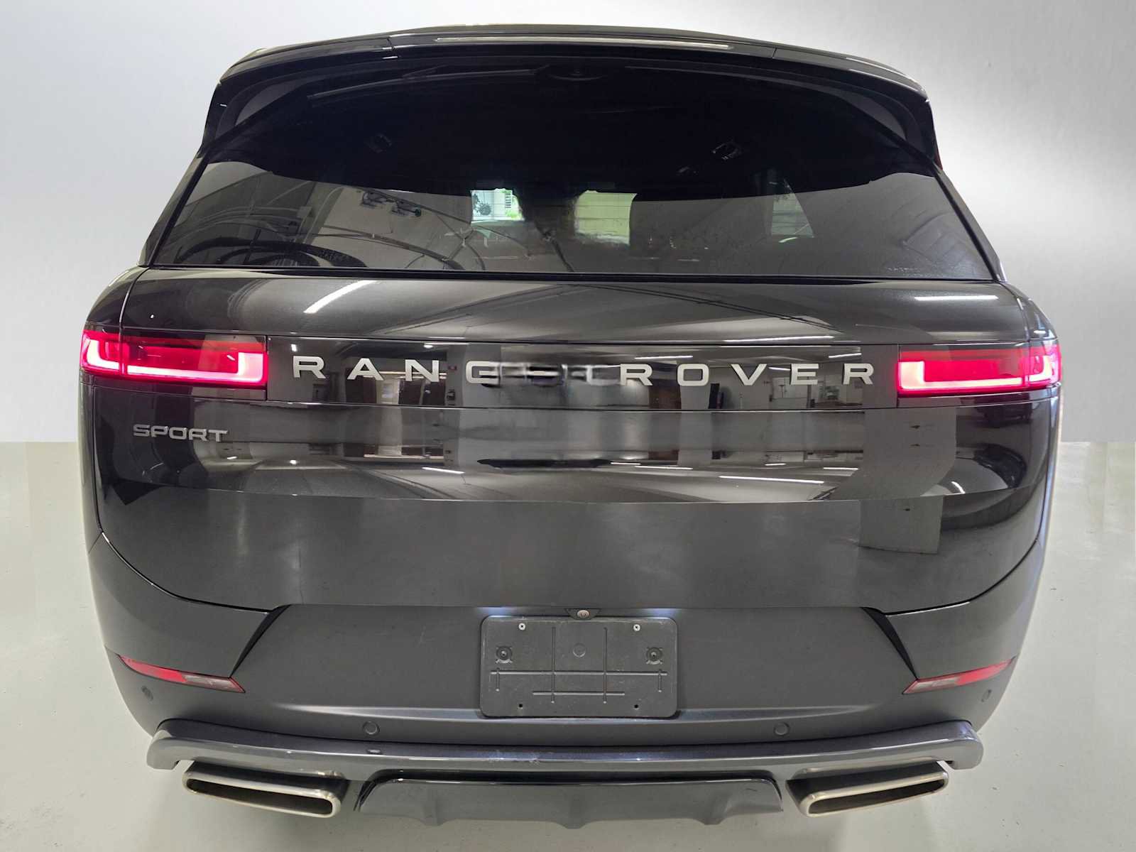 Used 2025 Land Rover Range Rover Sport SE AWD/4WD image 4