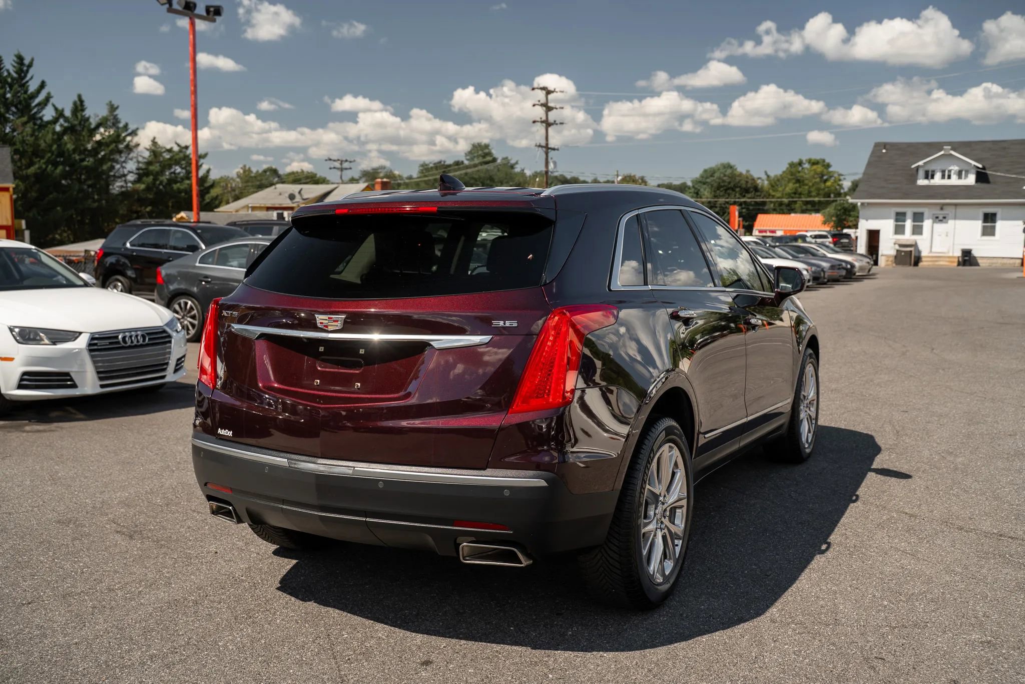 Used 2017 Cadillac XT5 Luxury image 3