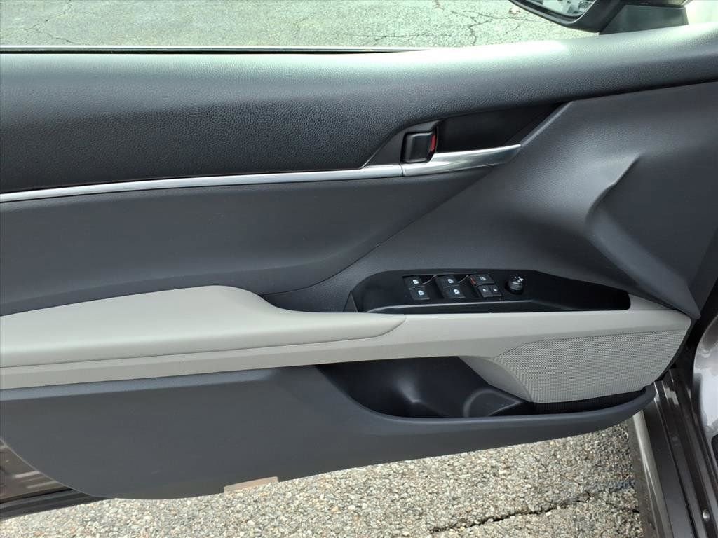 Used 2019 Toyota Camry SE image 22