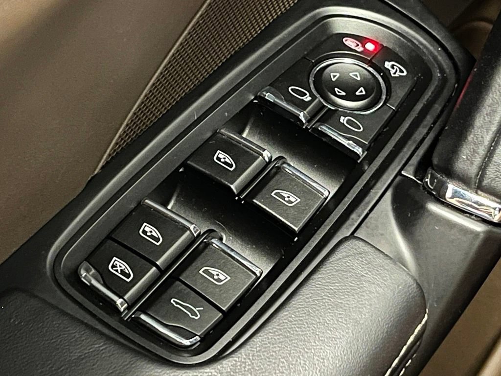 Used 2017 Porsche Cayenne S AWD/4WD image 18