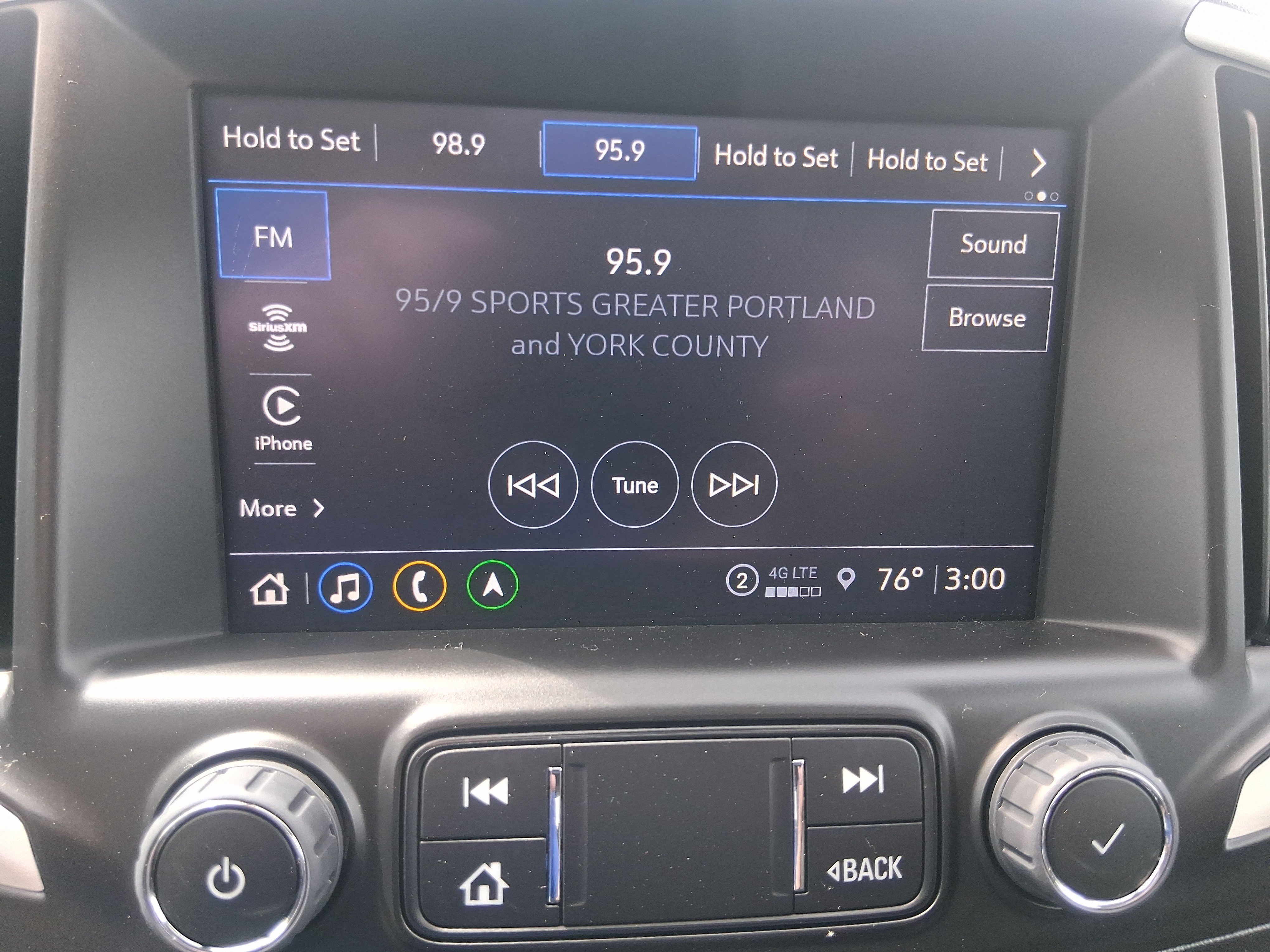 Used 2024 GMC Terrain SLT w/ Infotainment Package II AWD/4WD image 25
