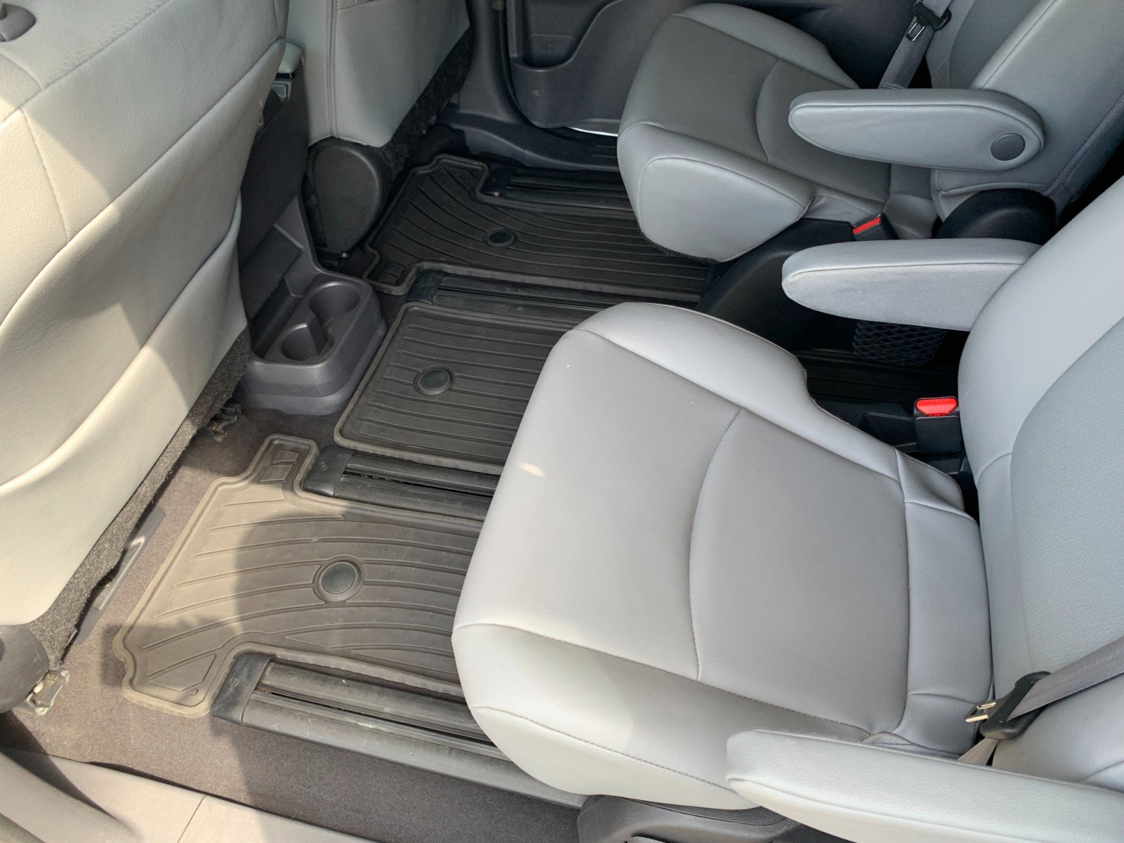 Used 2022 Toyota Sienna XLE AWD/4WD image 30