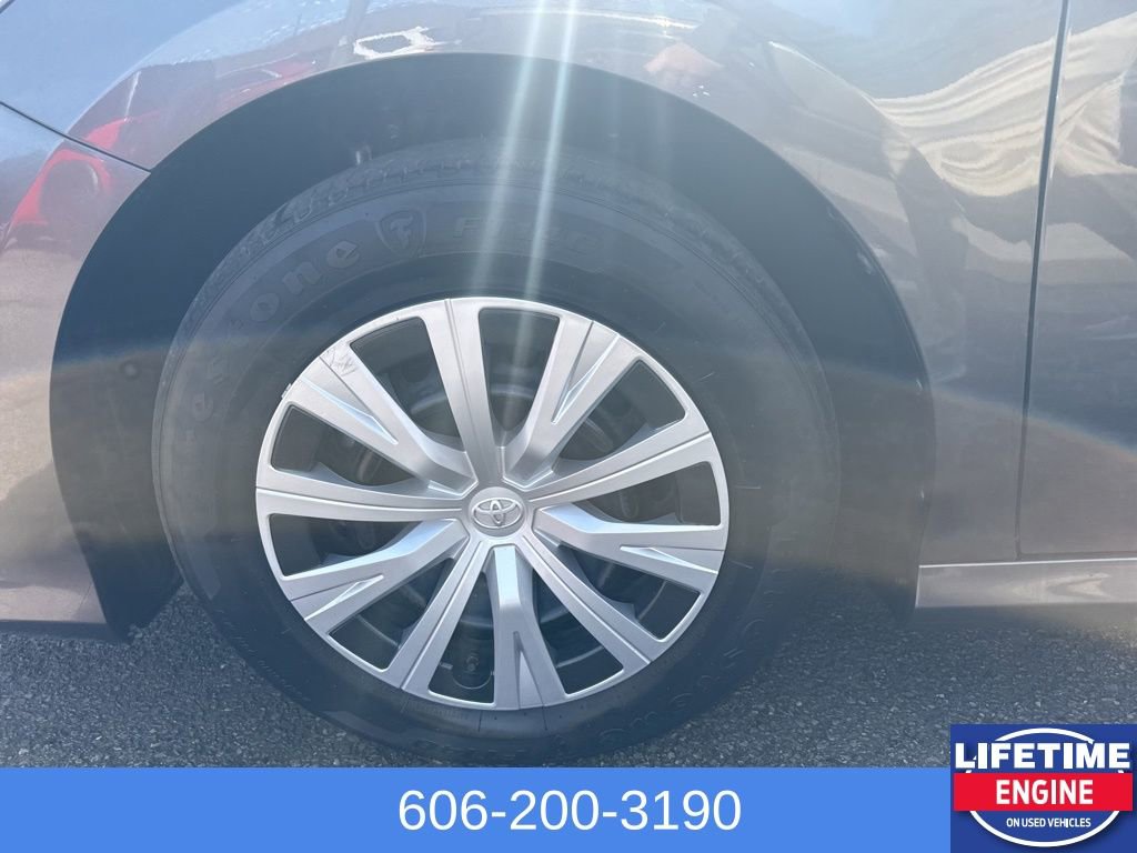 Used 2020 Toyota Camry LE image 11