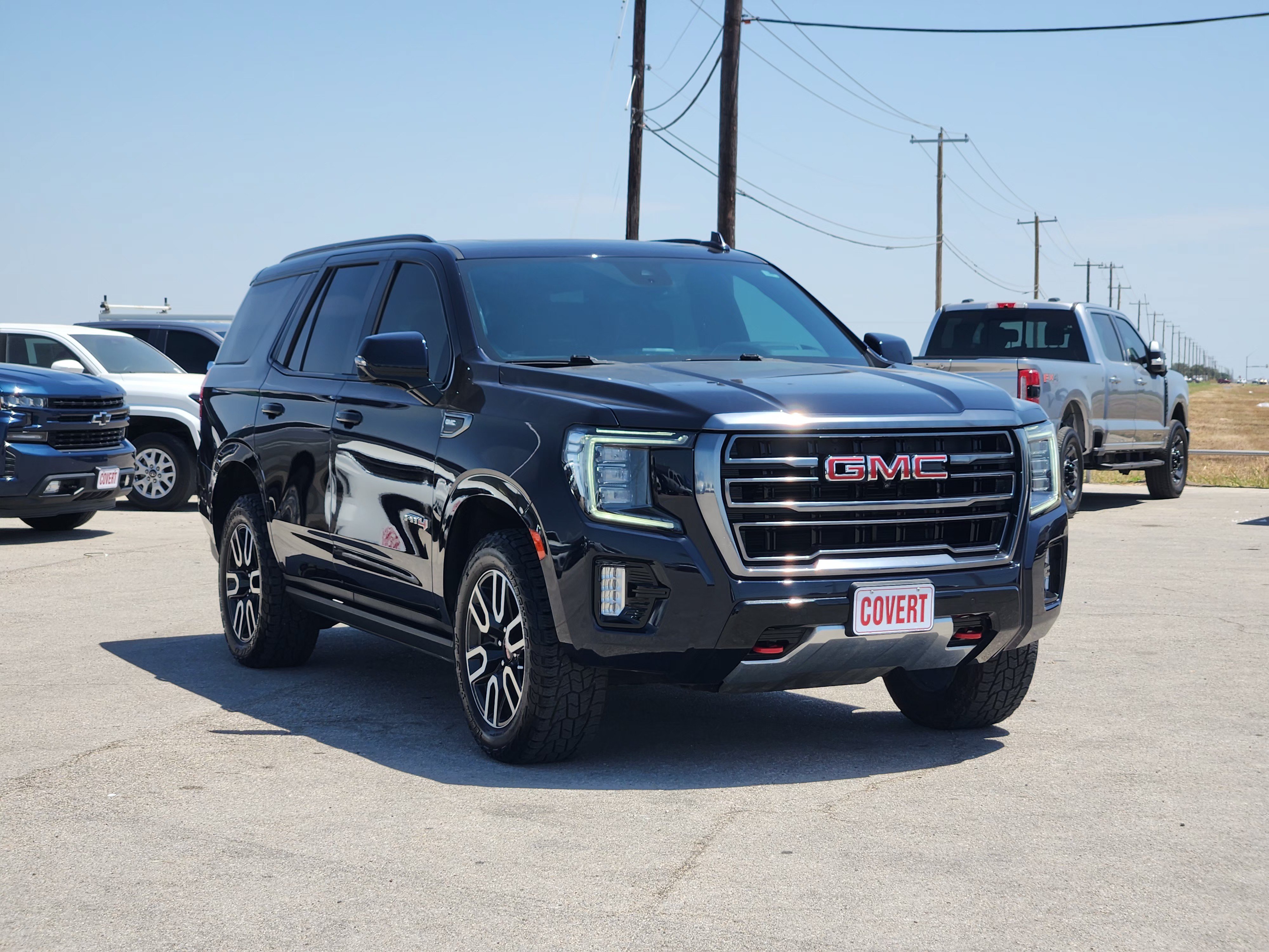 Used 2023 GMC Yukon AT4 w/ AT4 Premium Package AWD/4WD image 3