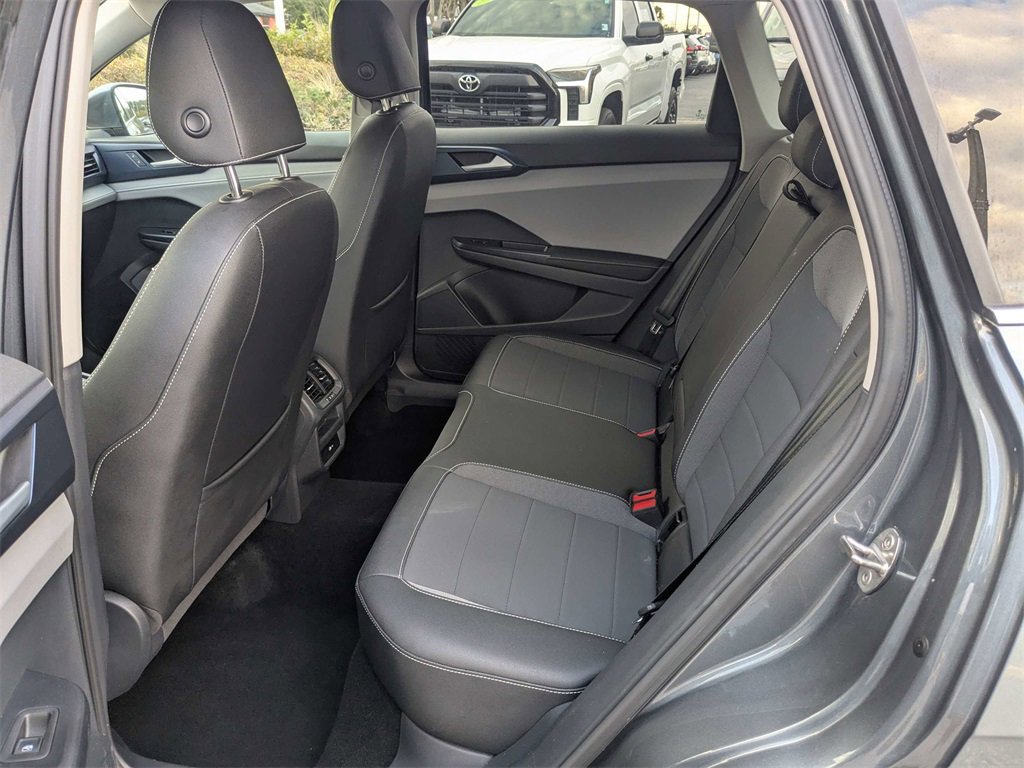 Used 2024 Volkswagen Taos SE image 14