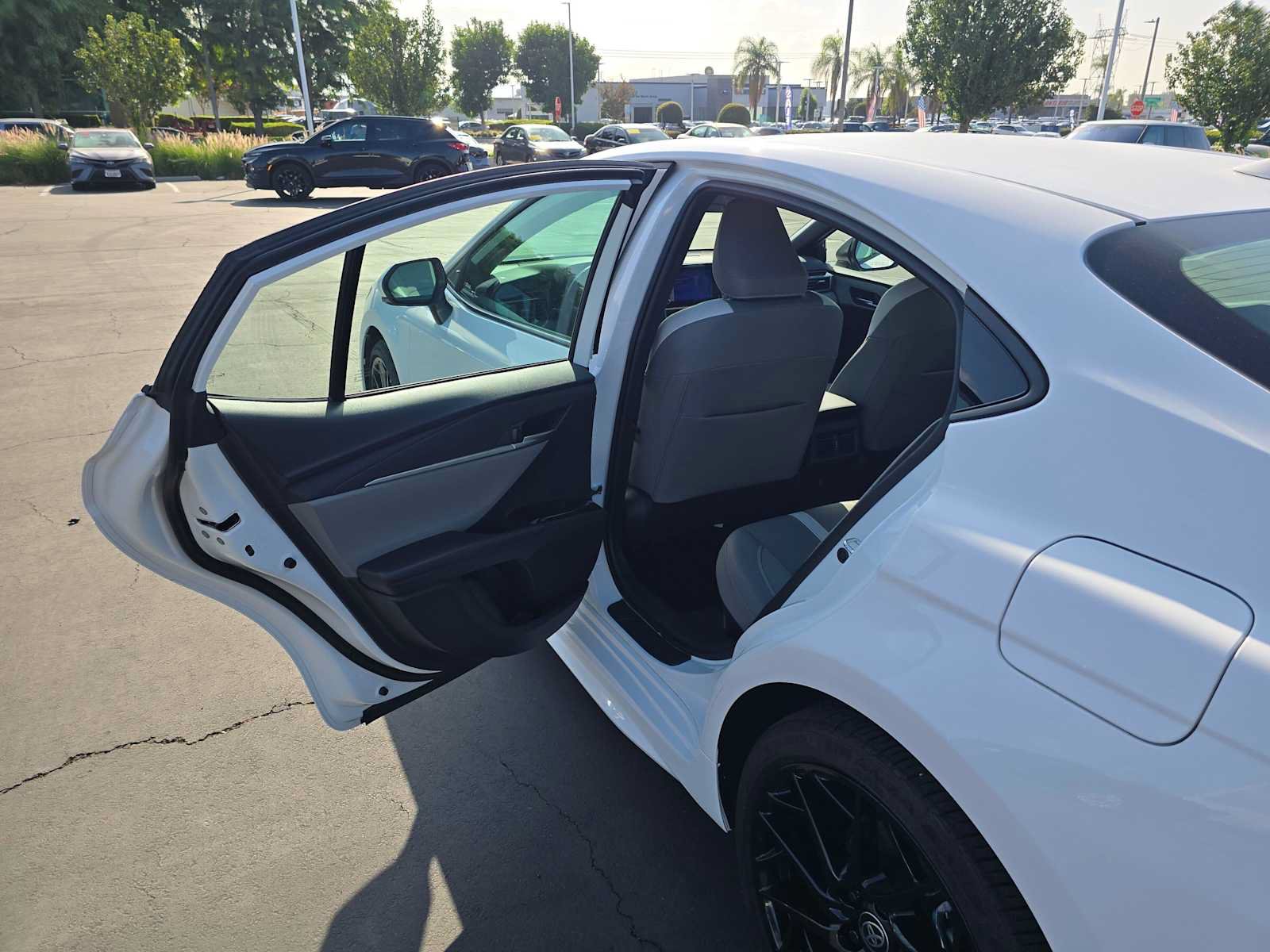 Used 2026 Toyota Camry SE FWD image 15