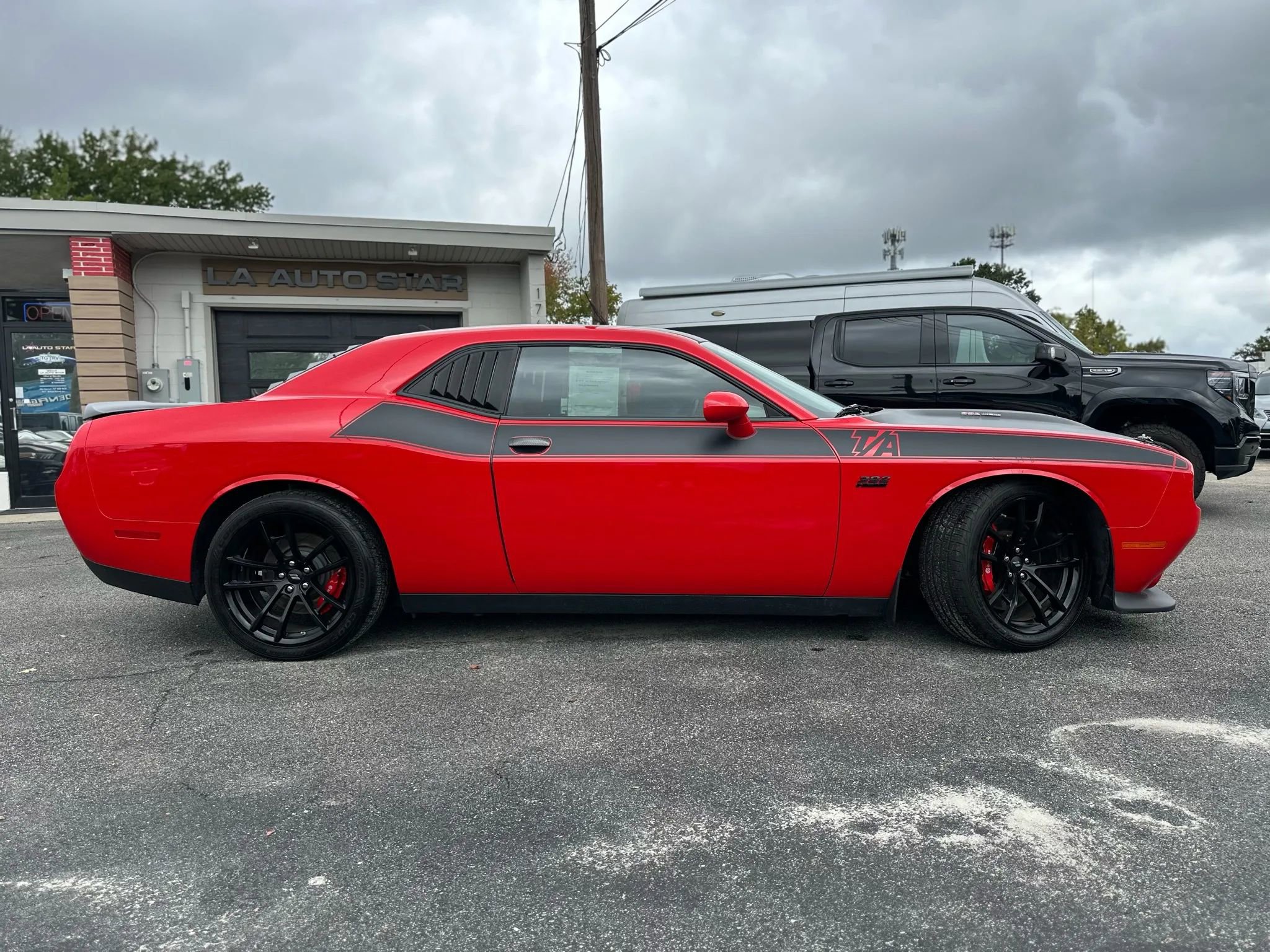 Used 2018 Dodge Challenger T/A image 2