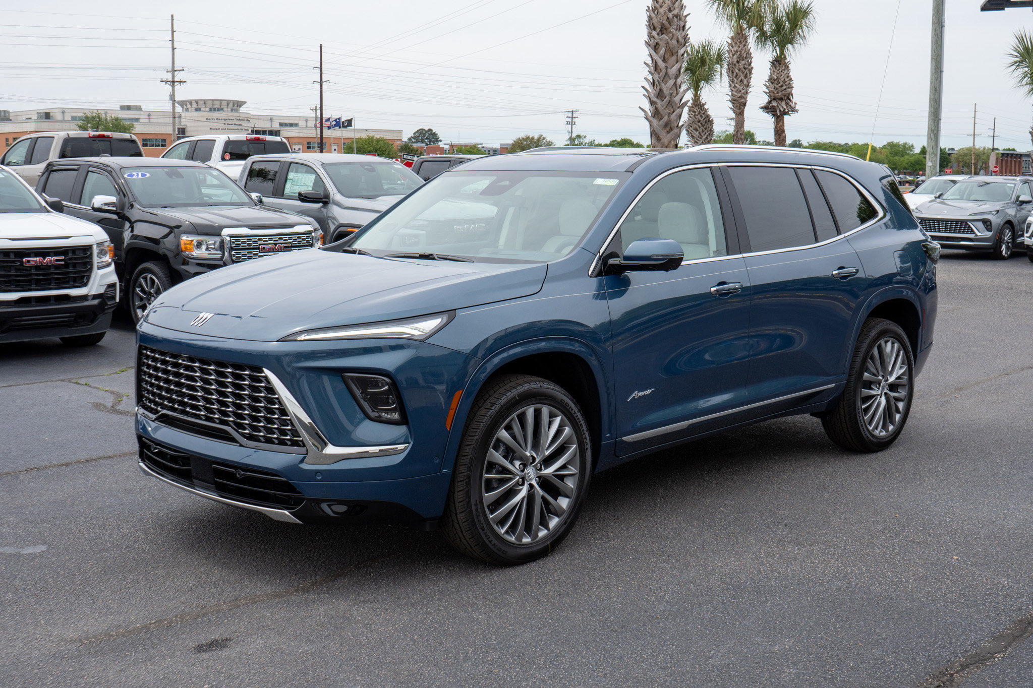 New 2026 Buick Enclave Avenir image 7