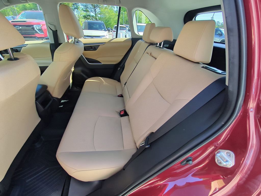 Used 2021 Toyota RAV4 LE image 28
