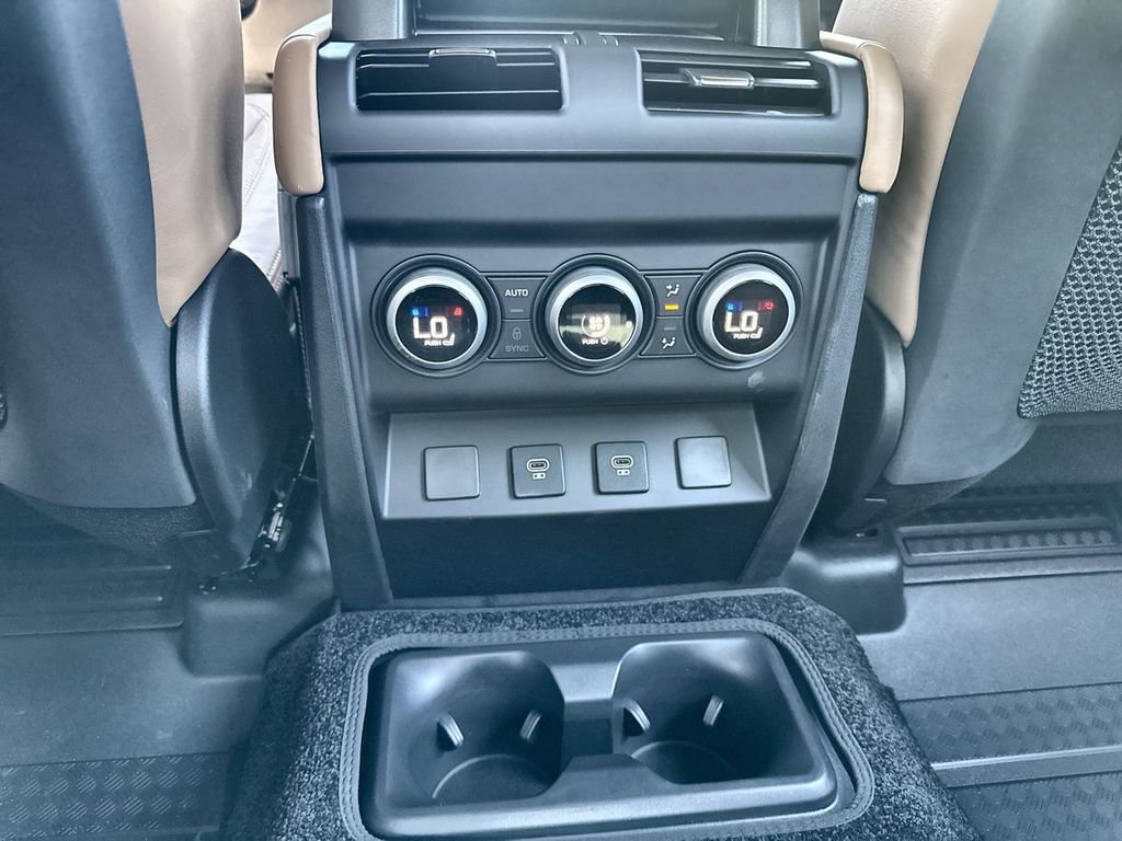 Used 2025 Land Rover Defender 130 X-Dynamic SE image 16