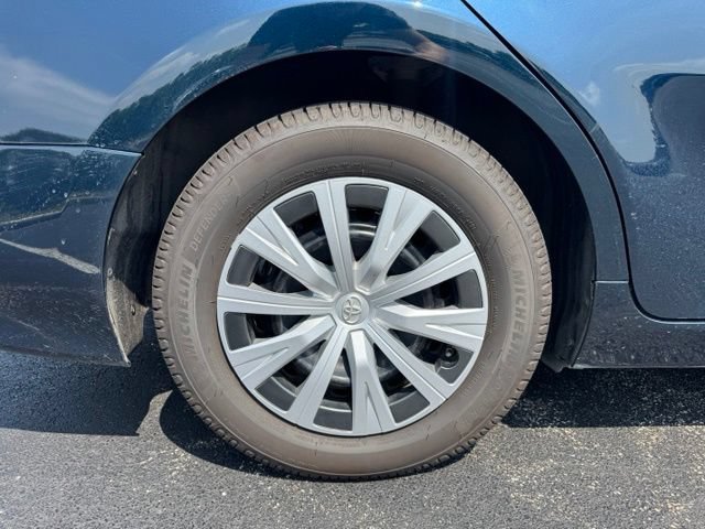 Used 2019 Toyota Camry LE FWD image 10