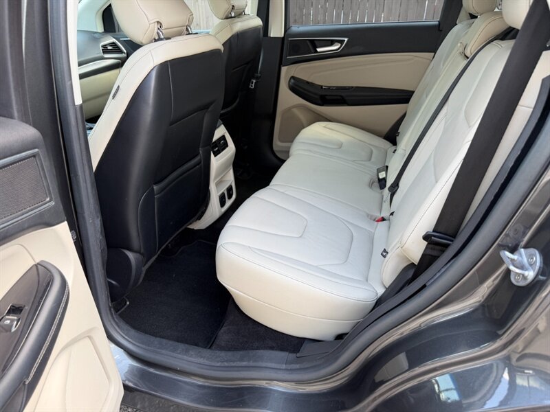 Used 2016 Ford Edge Titanium w/ Technology Package AWD/4WD image 22
