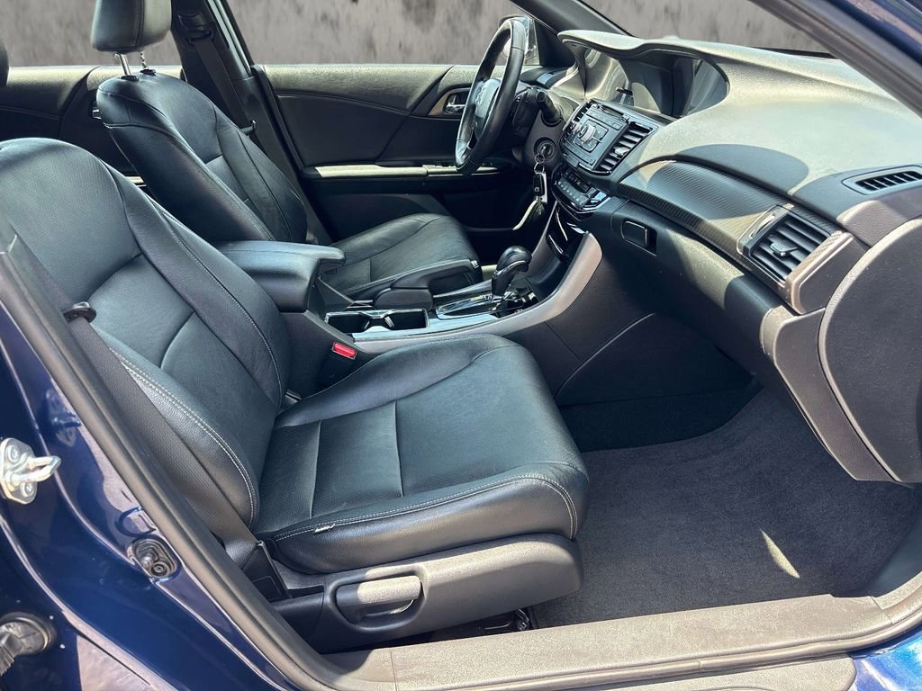 Used 2017 Honda Accord Sport image 15