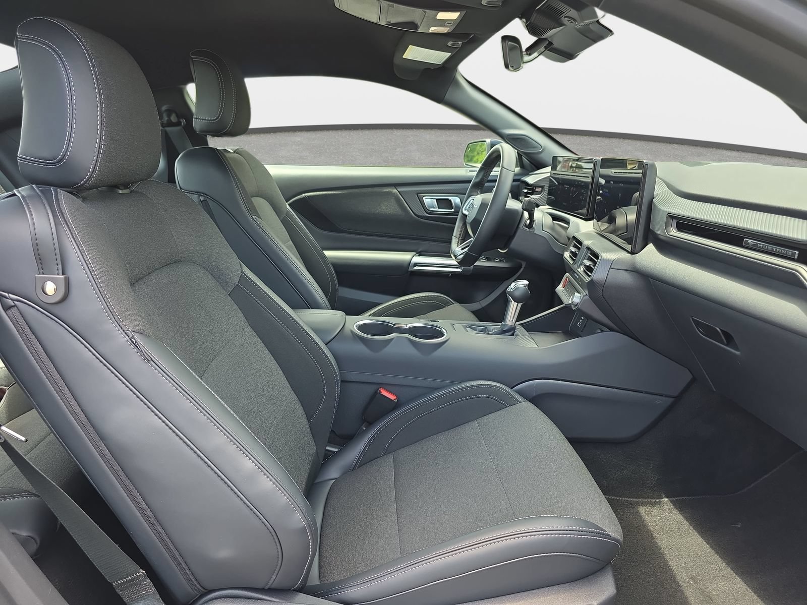 Used 2025 Ford Mustang Coupe RWD image 9