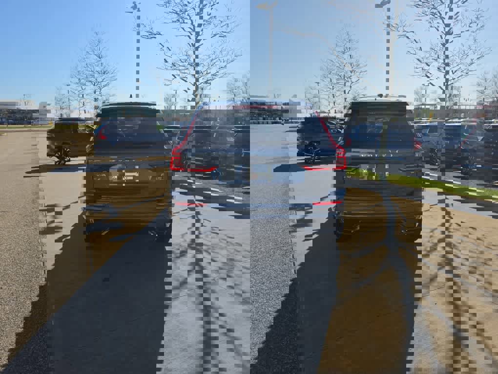 Used 2026 Volvo XC60 B5 Ultra w/ Protection Package Premier AWD/4WD image 5