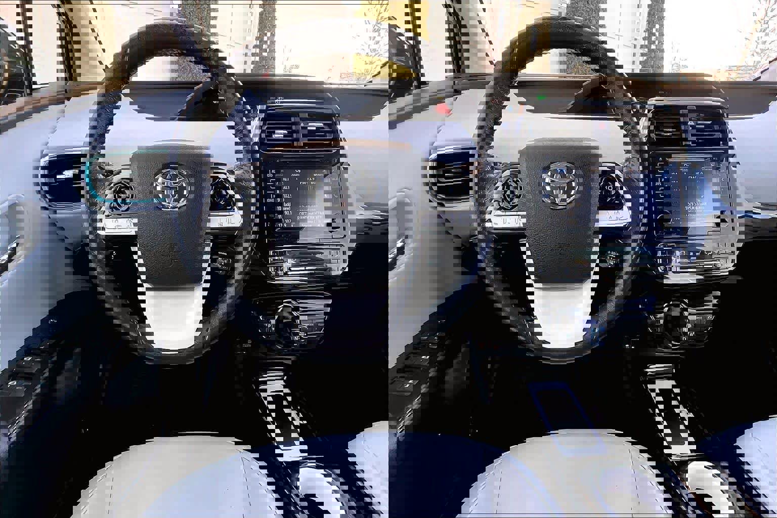 Used 2016 Toyota Prius Four image 7