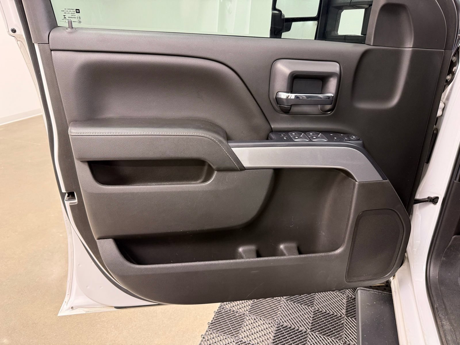 Used 2018 Chevrolet Silverado 1500 LT w/ All Star Edition AWD/4WD image 10
