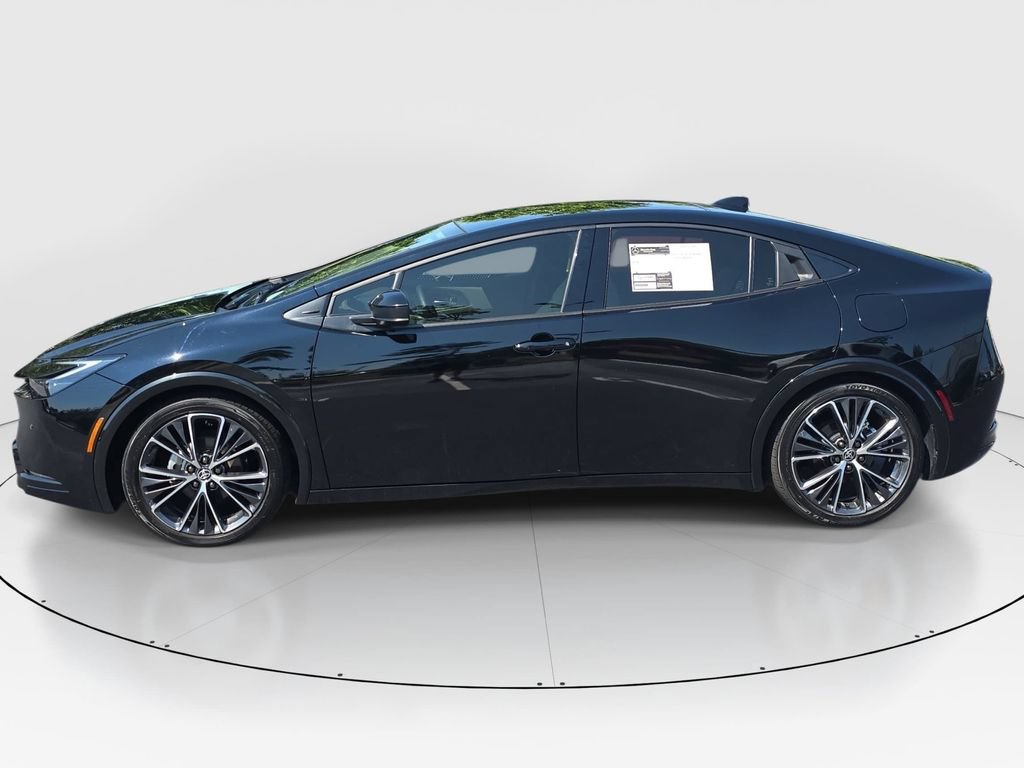 Used 2024 Toyota Prius XLE FWD image 5