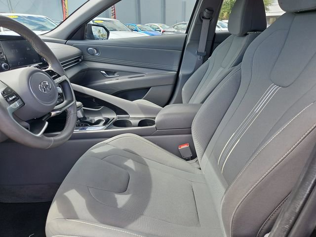 Used 2022 Hyundai Elantra SEL w/ Convenience + Premium Package FWD image 15