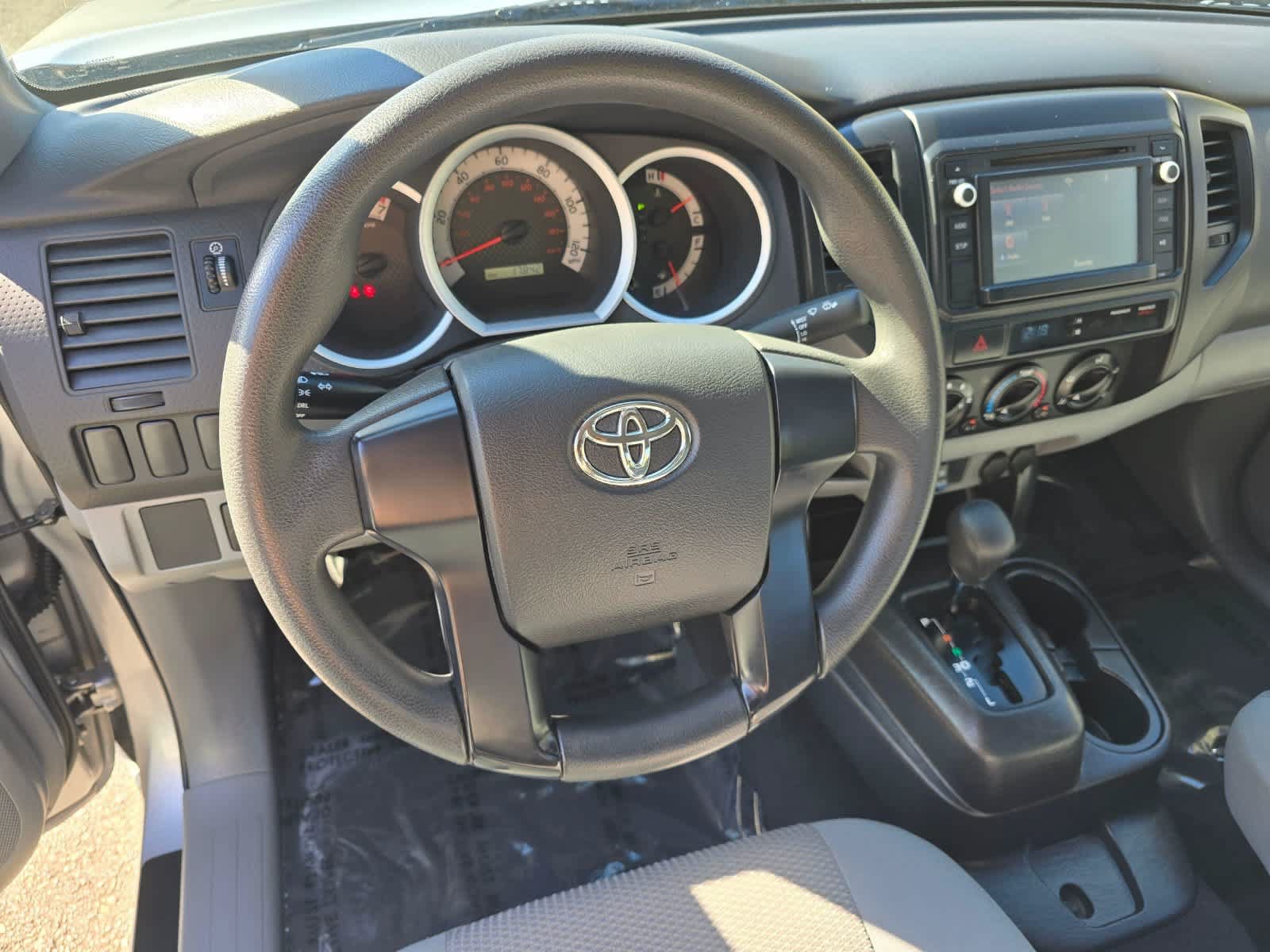 Used 2014 Toyota Tacoma 2WD Regular Cab image 2
