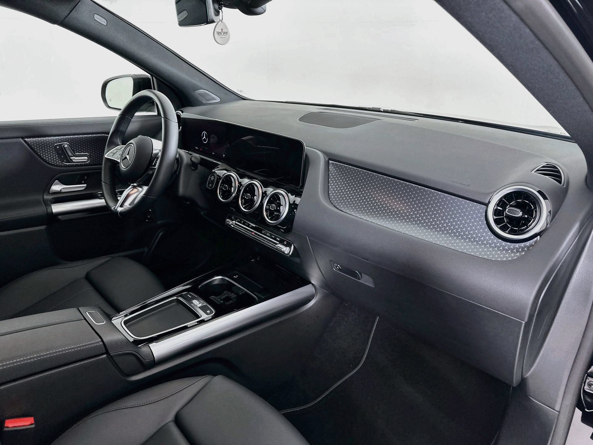 Certified 2025 Mercedes-Benz GLA 250 image 27
