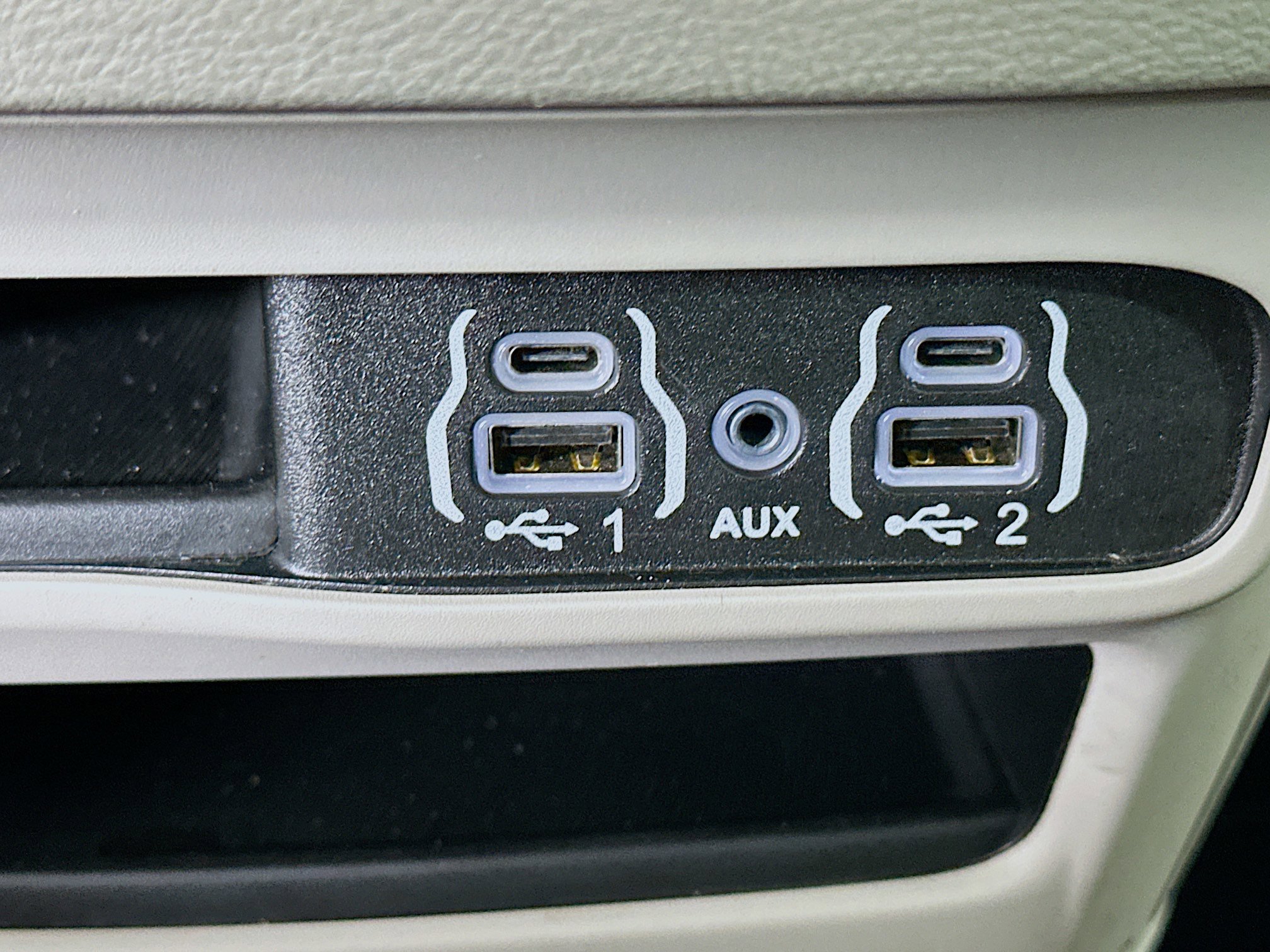 Used 2024 Chrysler Pacifica Touring-L FWD image 25