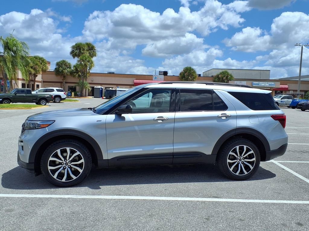 Used 2023 Ford Explorer ST-Line w/ Class IV Trailer Tow Package AWD/4WD image 4