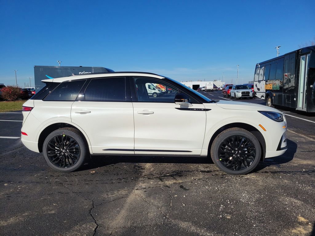 New 2026 Lincoln Corsair Premiere image 3