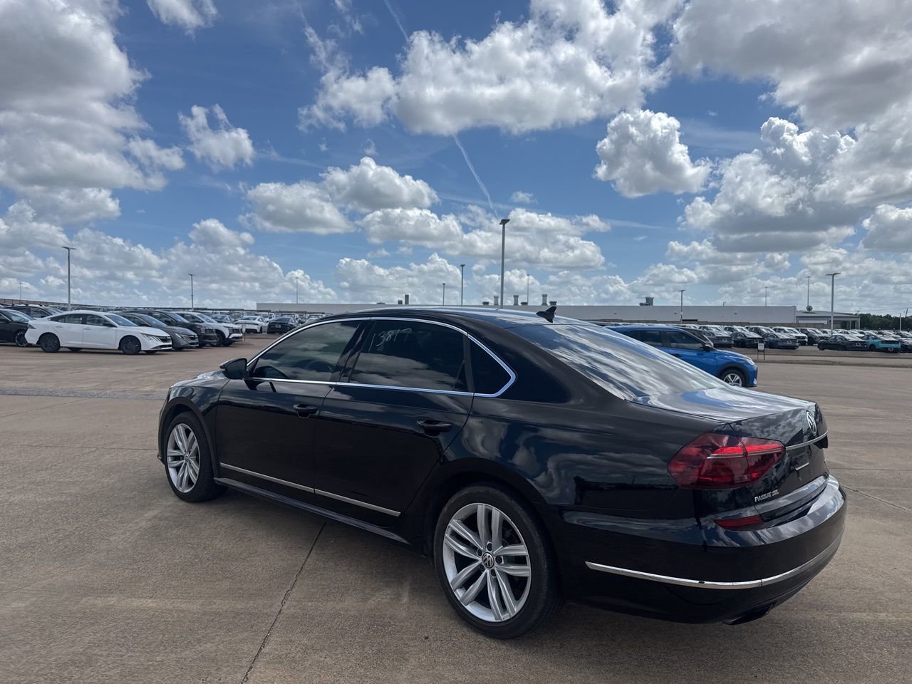 Used 2018 Volkswagen Passat 3.6 SEL Premium image 14