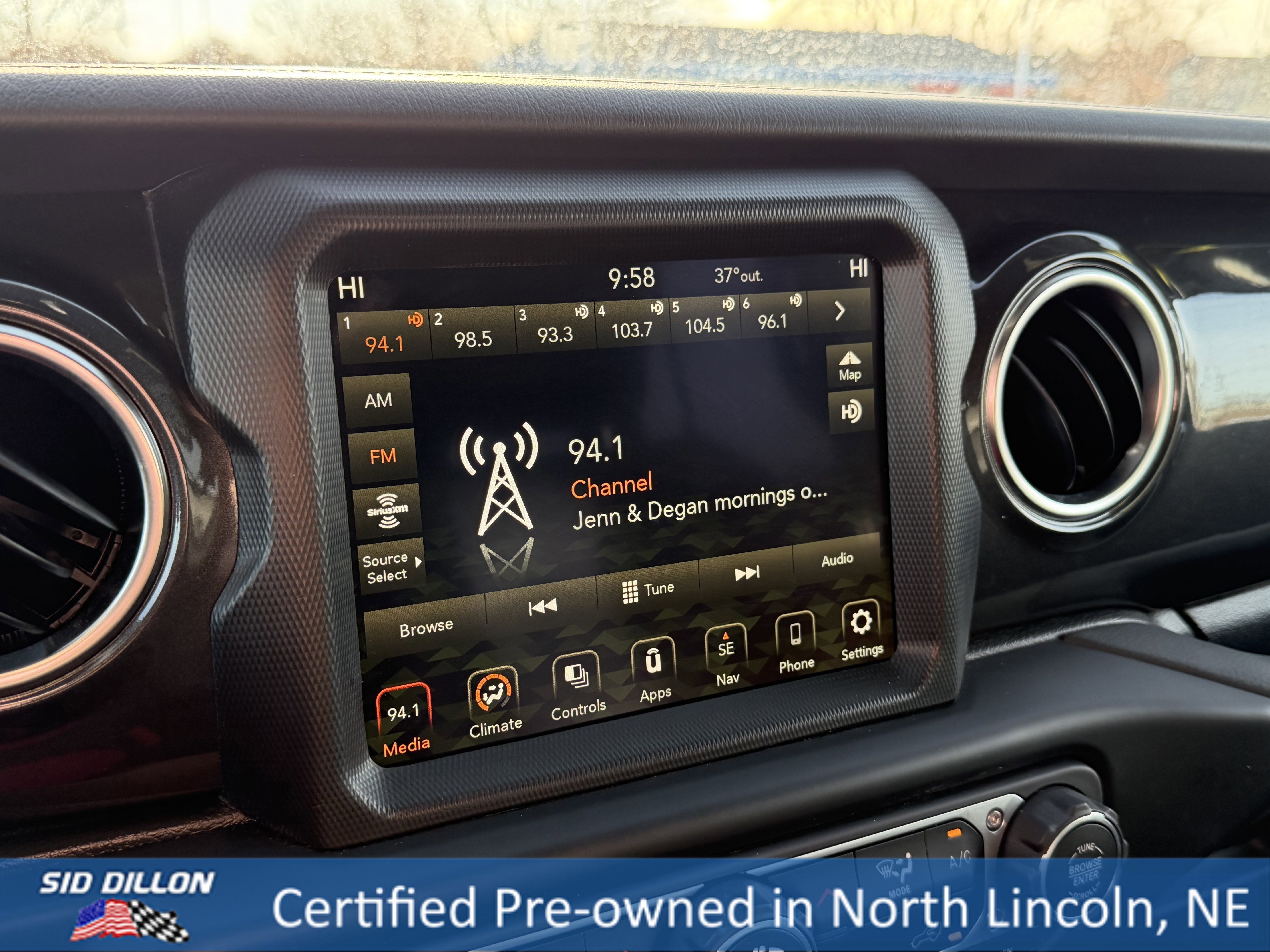 Used 2023 Jeep Wrangler Unlimited Sahara image 14