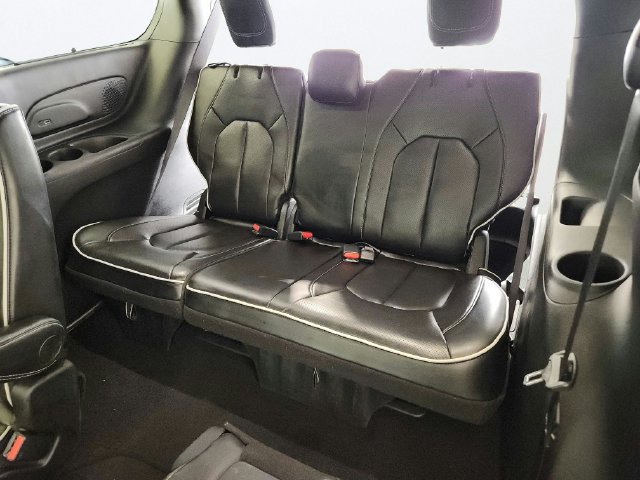 Used 2025 Chrysler Pacifica Limited FWD image 24