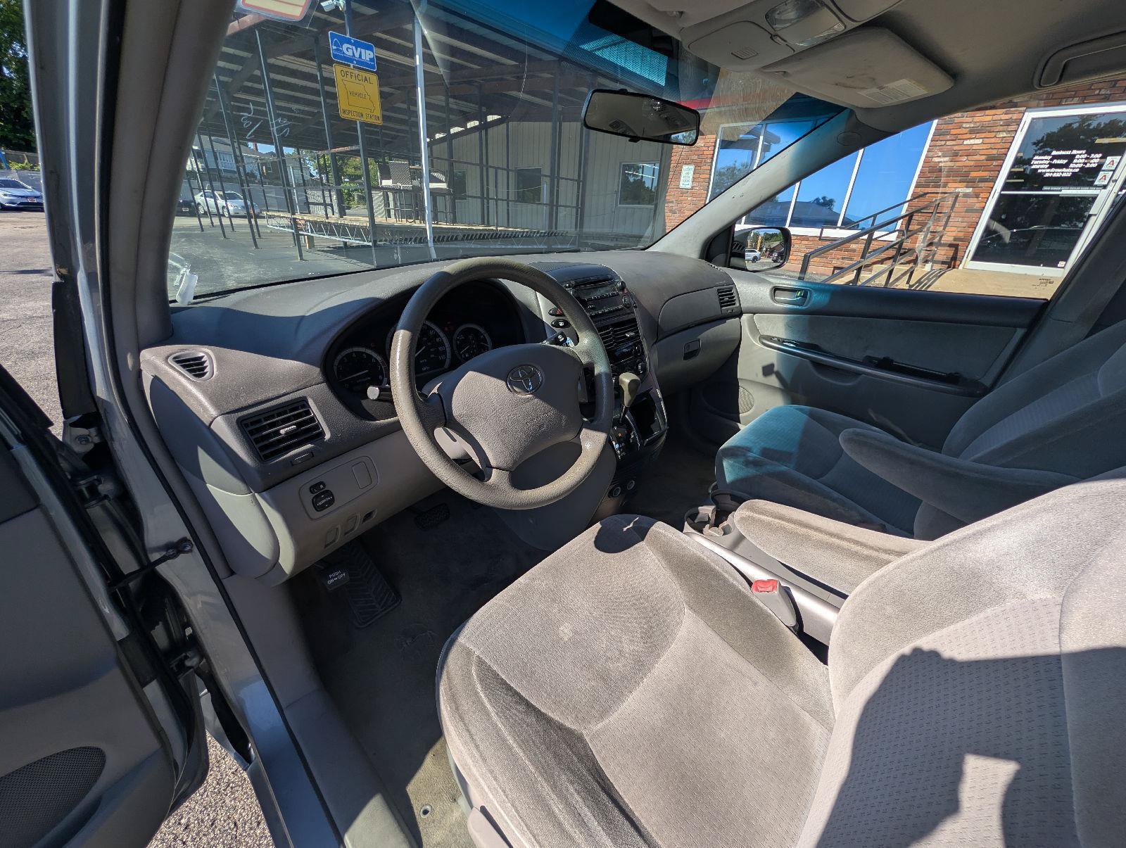 Used 2010 Toyota Sienna FWD image 5