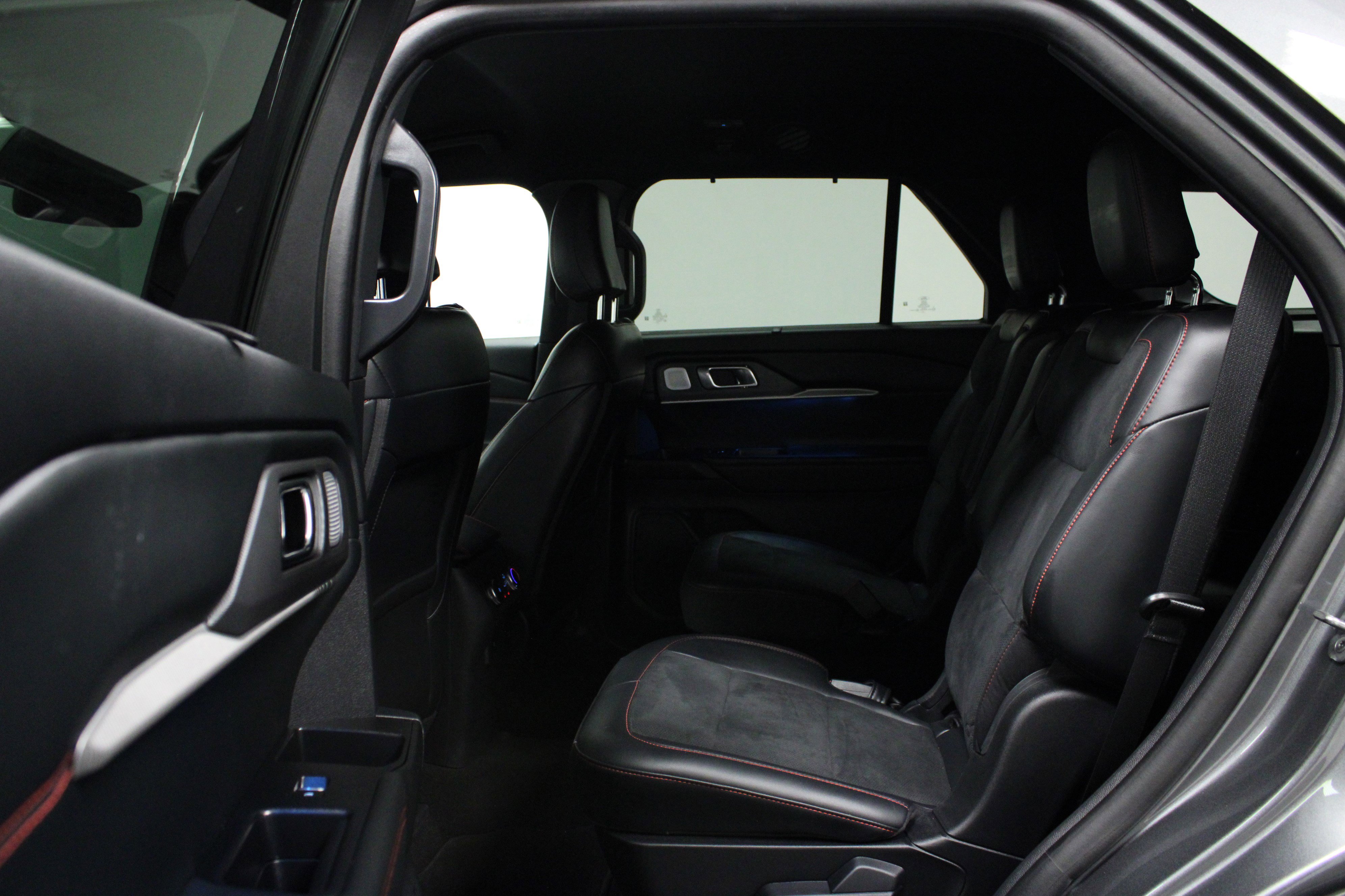 Used 2025 Ford Explorer ST image 13