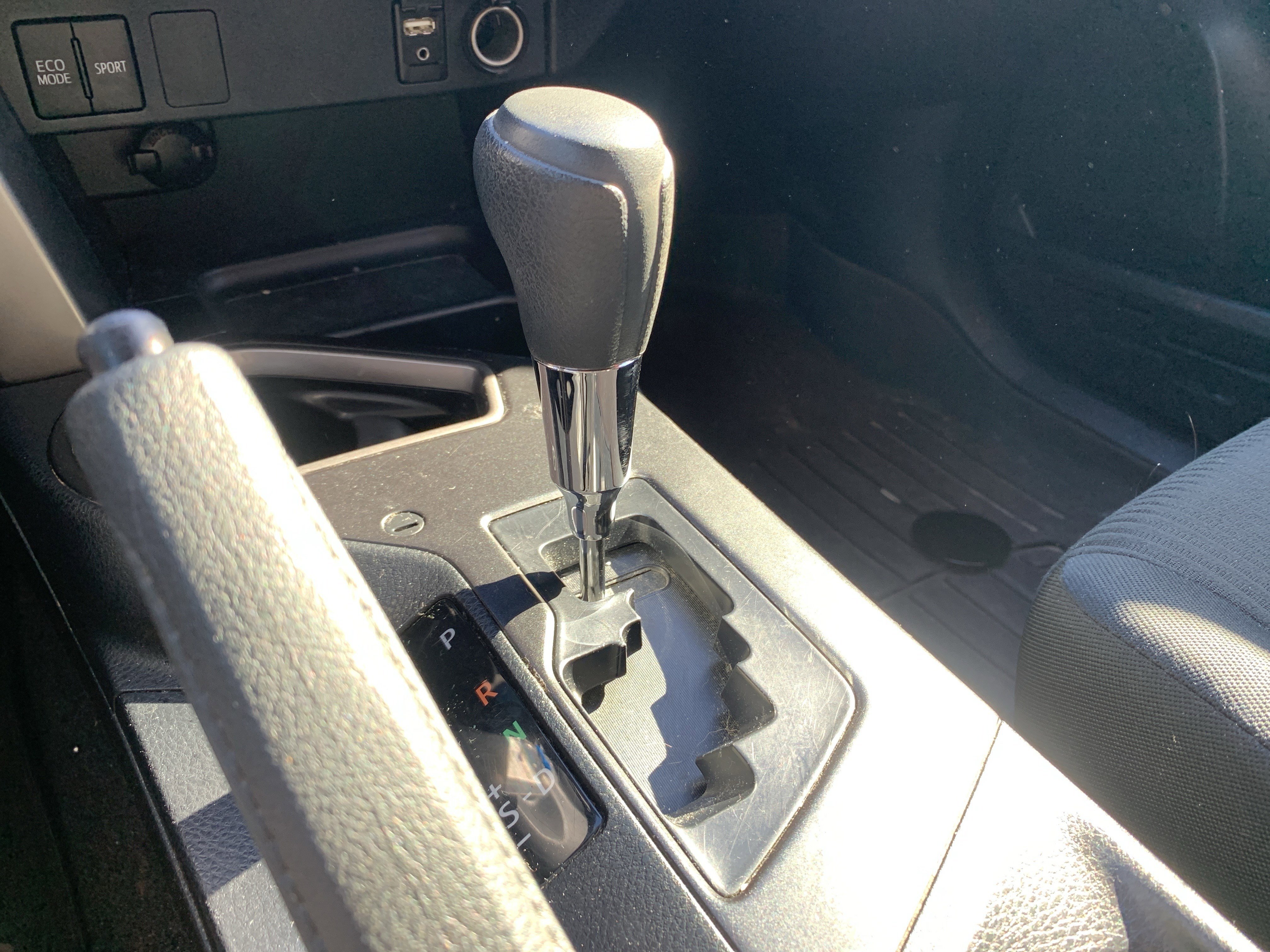 Used 2016 Toyota RAV4 LE image 26