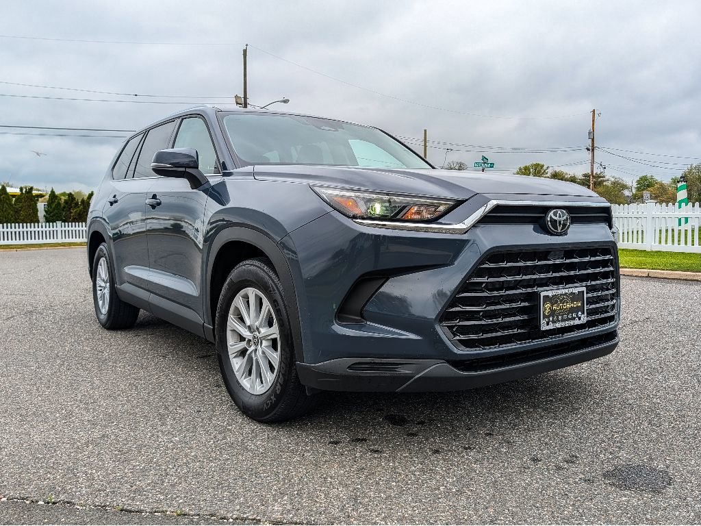 Used 2025 Toyota Grand Highlander FWD image 3