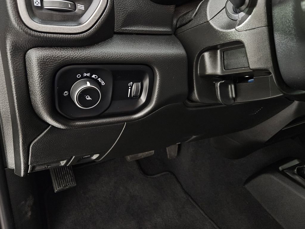 Used 2024 RAM 2500 Tradesman w/ Chrome Appearance Group image 24