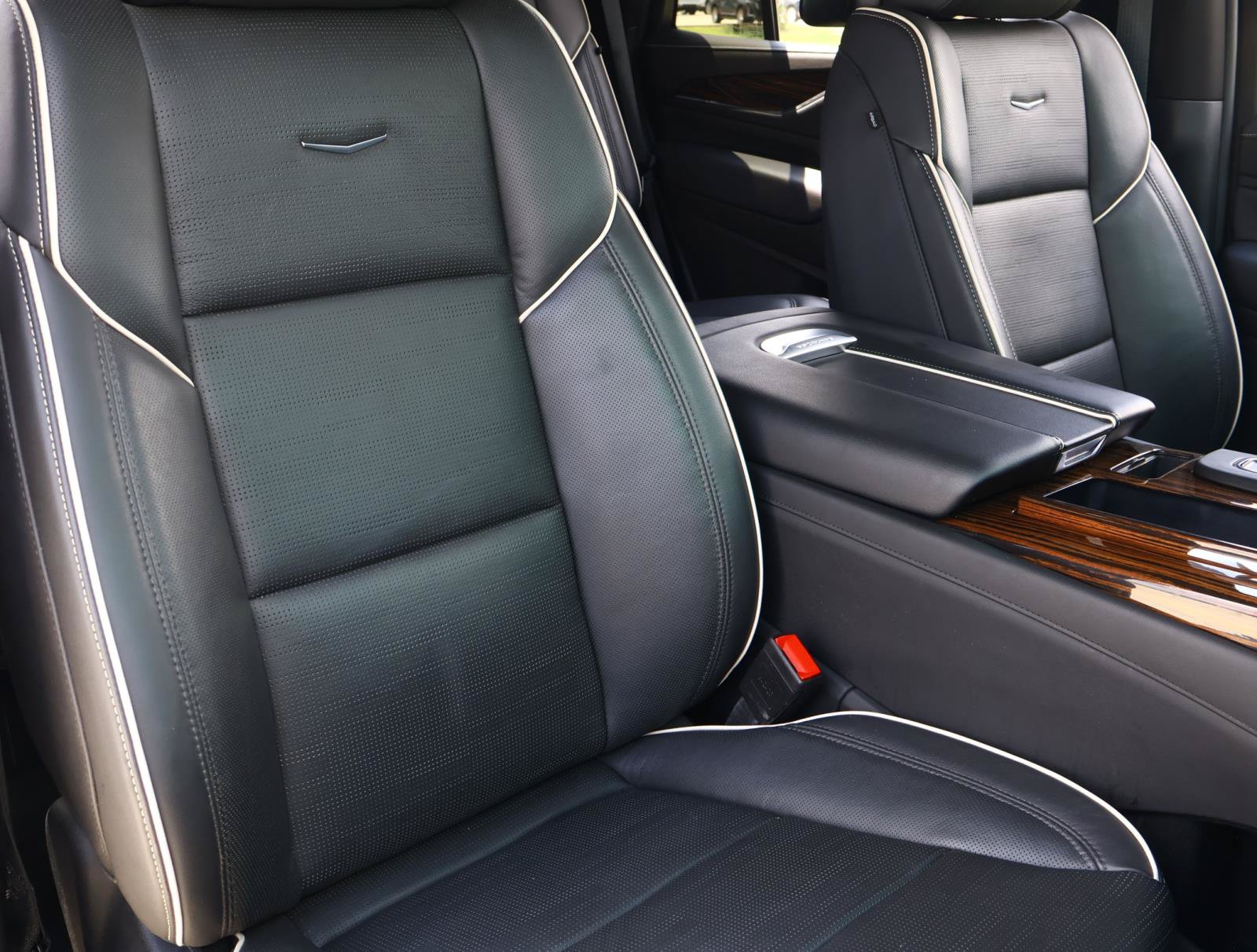 Used 2024 Cadillac Escalade Premium Luxury w/ Performance Package RWD image 20