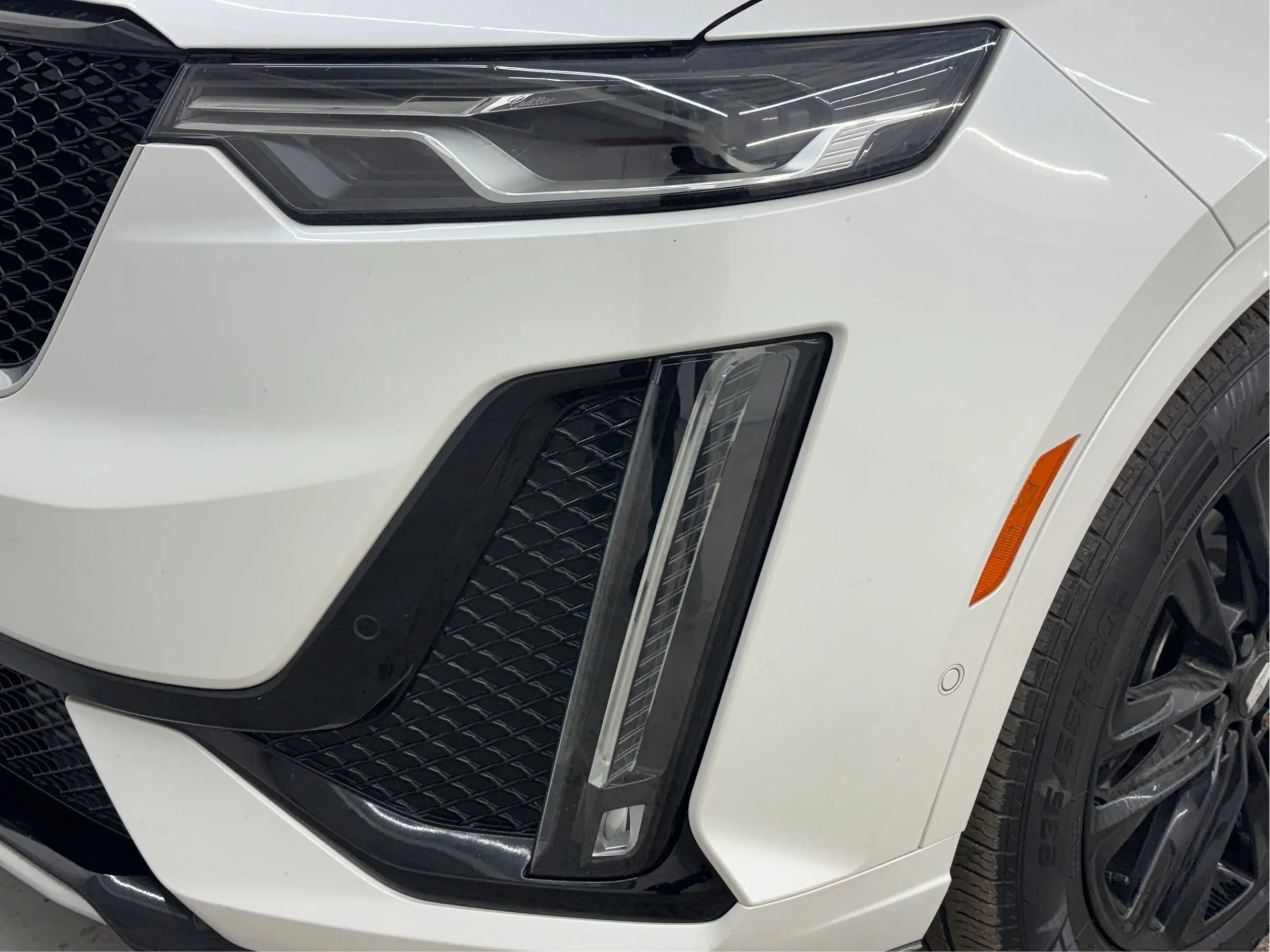 Used 2021 Cadillac XT6 Sport w/ LPO, ONYX Package image 34