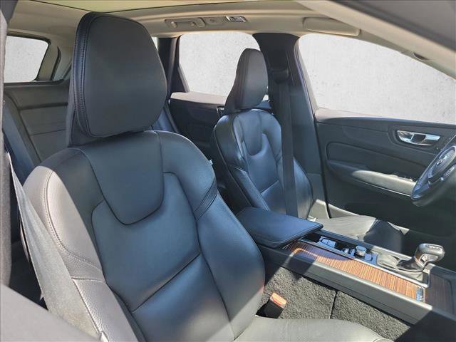 Used 2021 Volvo XC60 T5 Momentum w/ Advanced Package image 15