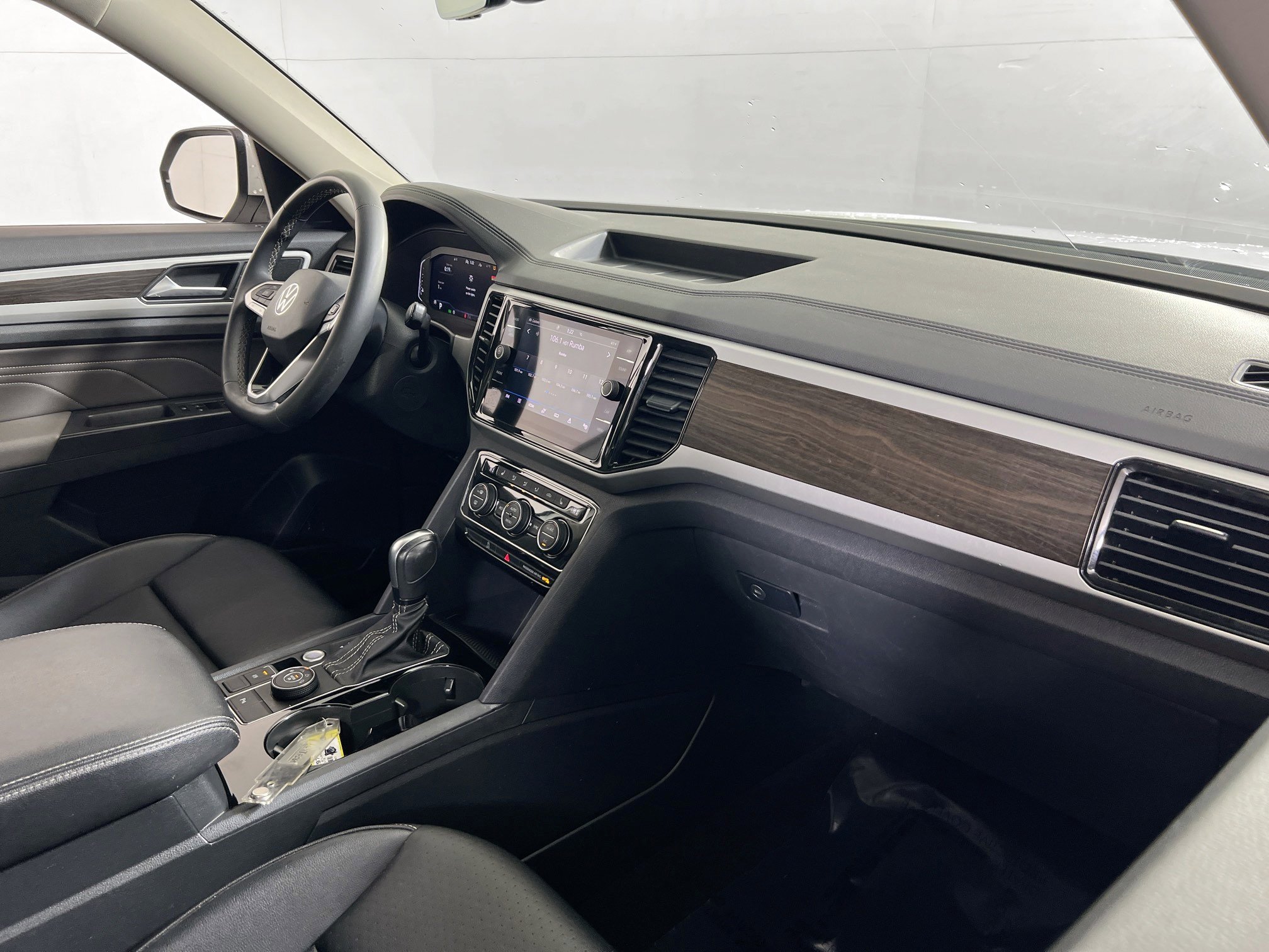 Used 2022 Volkswagen Atlas SE image 28