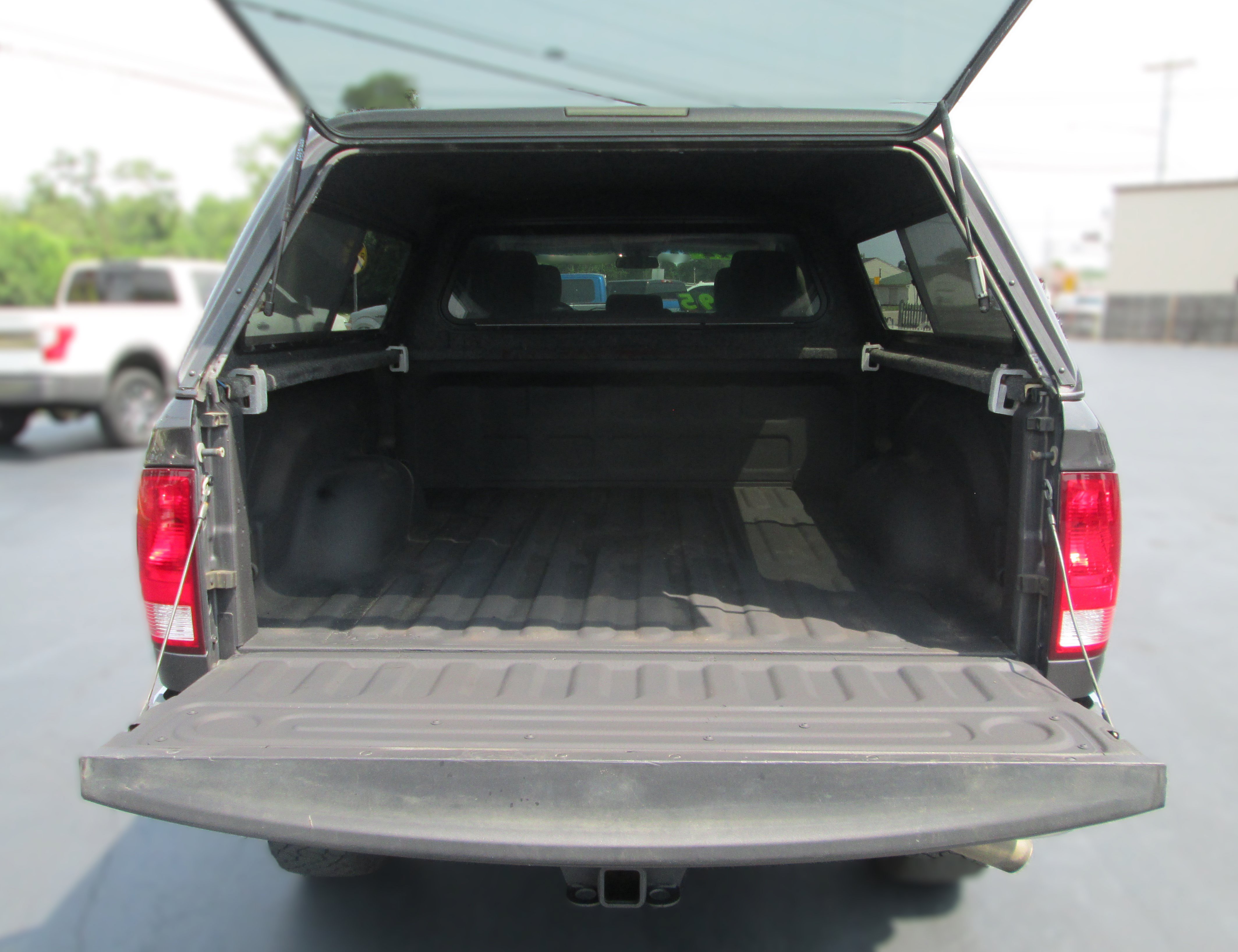 Used 2018 RAM 2500 Tradesman w/ Chrome Appearance Group AWD/4WD image 9