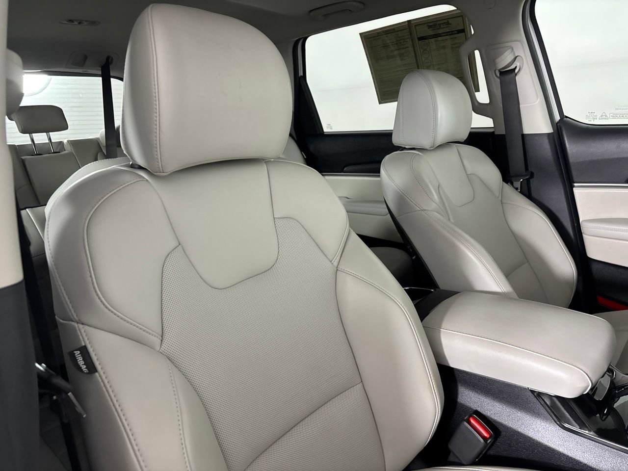 Used 2025 Kia Telluride S FWD image 33