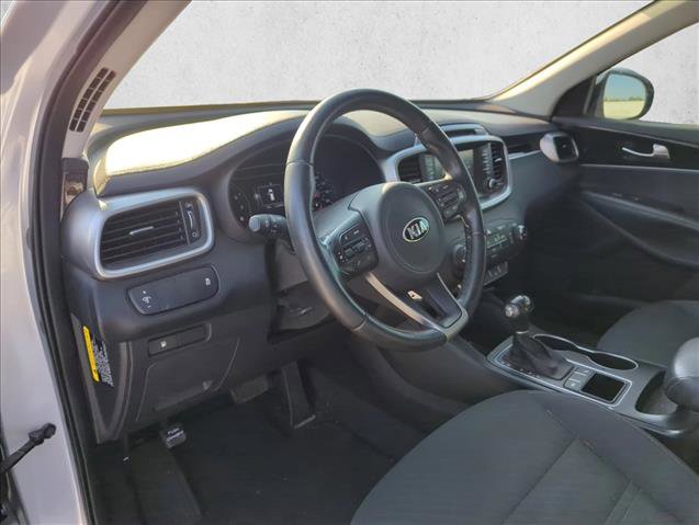 Used 2017 Kia Sorento LX w/ LX Convenience Package image 11