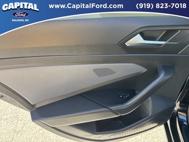 Used 2025 Volkswagen Jetta SE FWD image 17