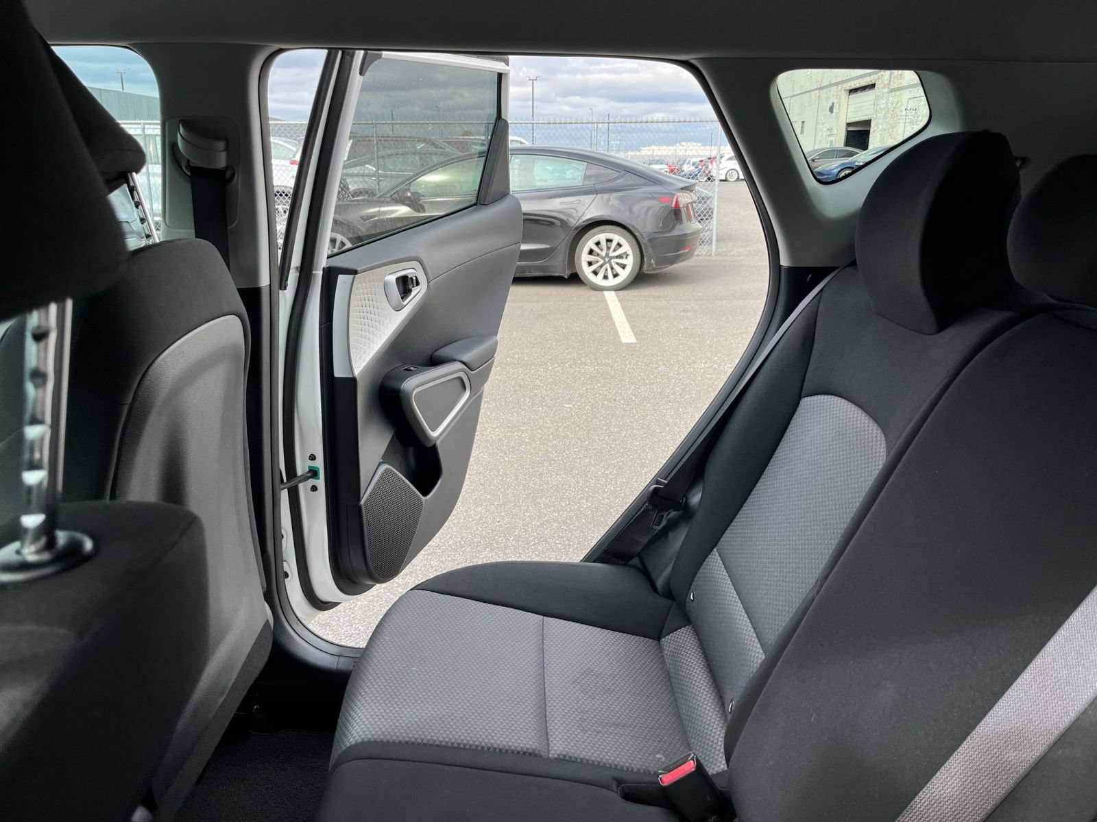 Used 2025 Kia Soul LX w/ LX Technology Package FWD image 36
