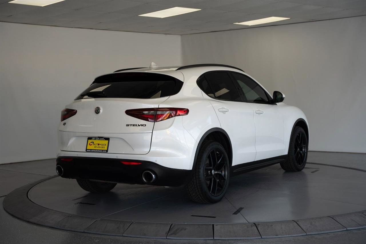 Used 2018 Alfa Romeo Stelvio Ti Sport AWD/4WD image 7