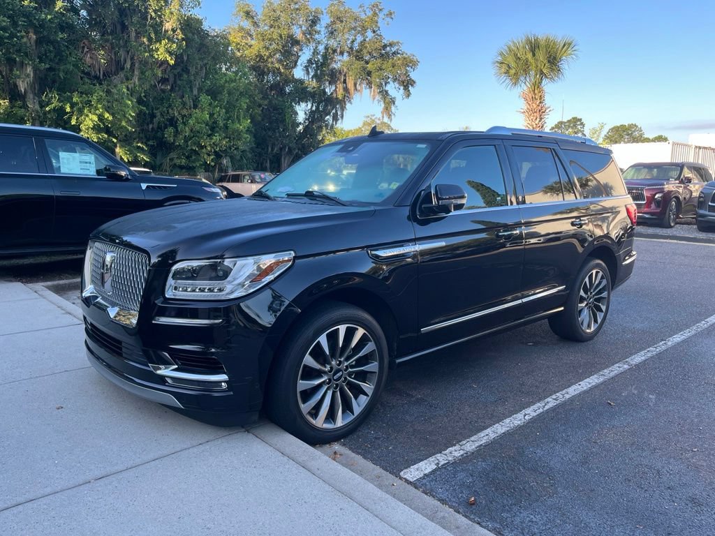 Used 2021 Lincoln Navigator Reserve w/ Luxury Package AWD/4WD image 2